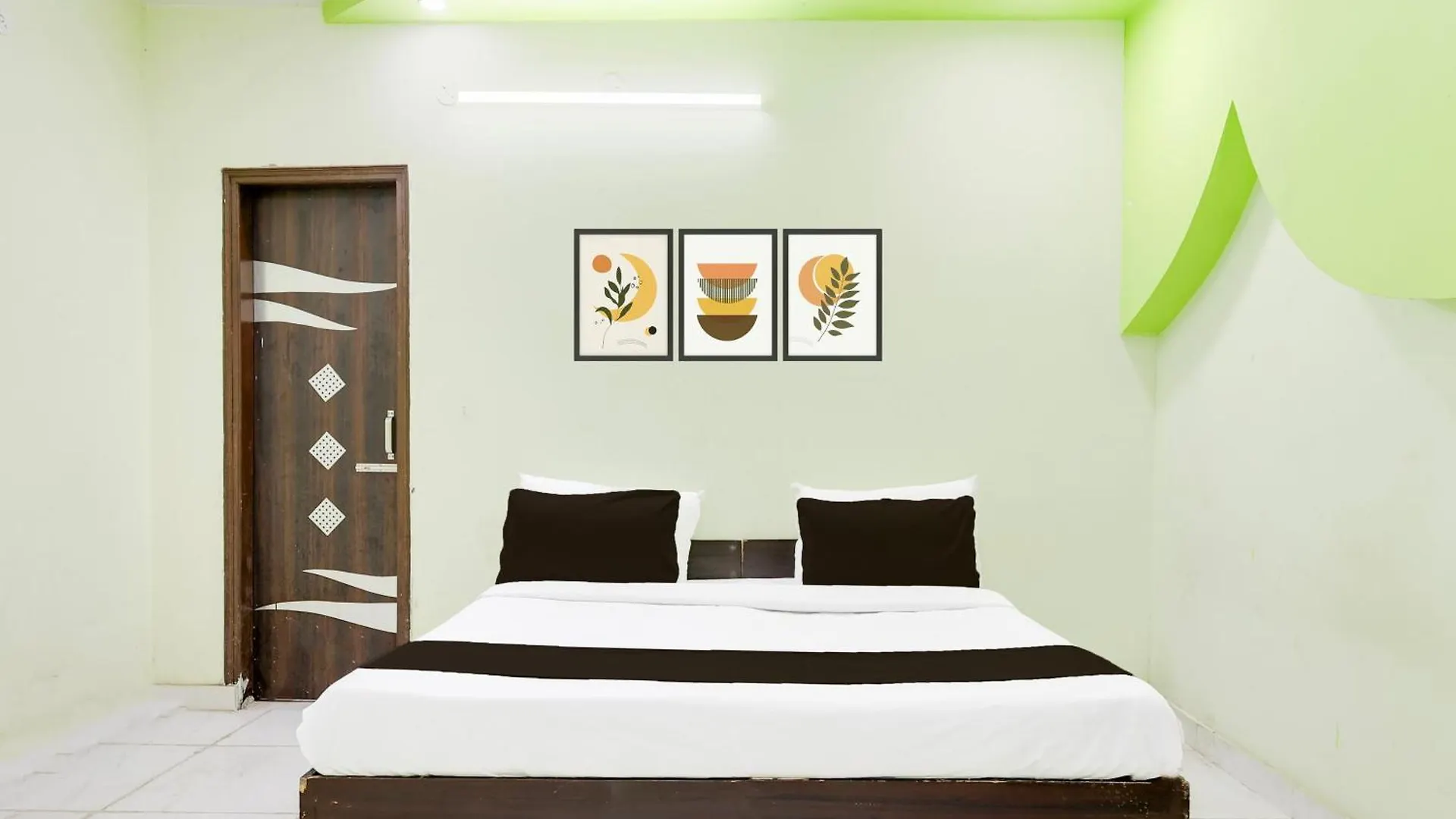 ***  Hotel O Circle Residency Gurgaon India