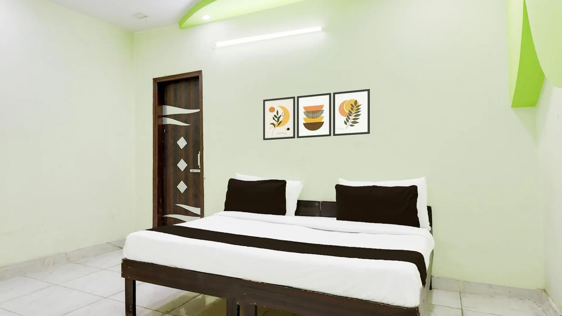 Hotel O Circle Residency Gurgaon 3*,